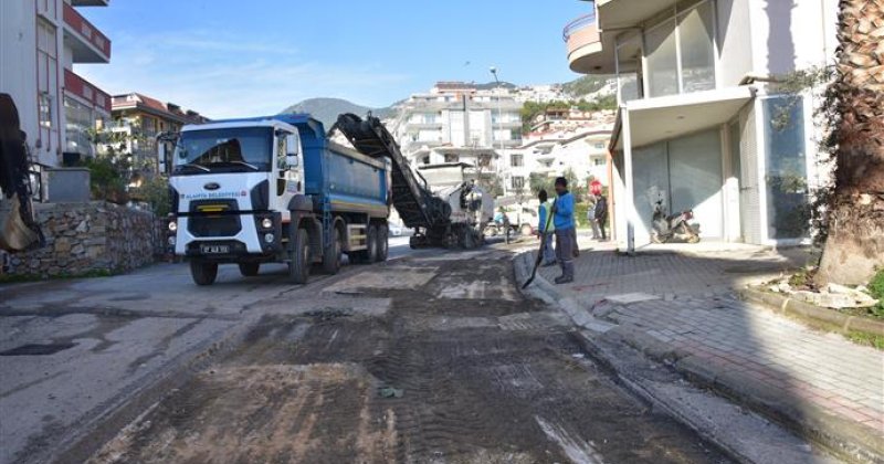 Başkan yücel, şehir merkezinde asfalt yenileme çalışmasının startını hacet mahallesi’nden verdi