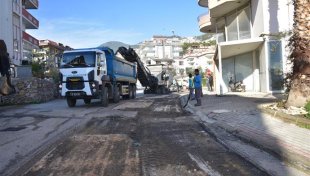 Başkan yücel, şehir merkezinde asfalt yenileme çalışmasının startını hacet mahallesi’nden verdi