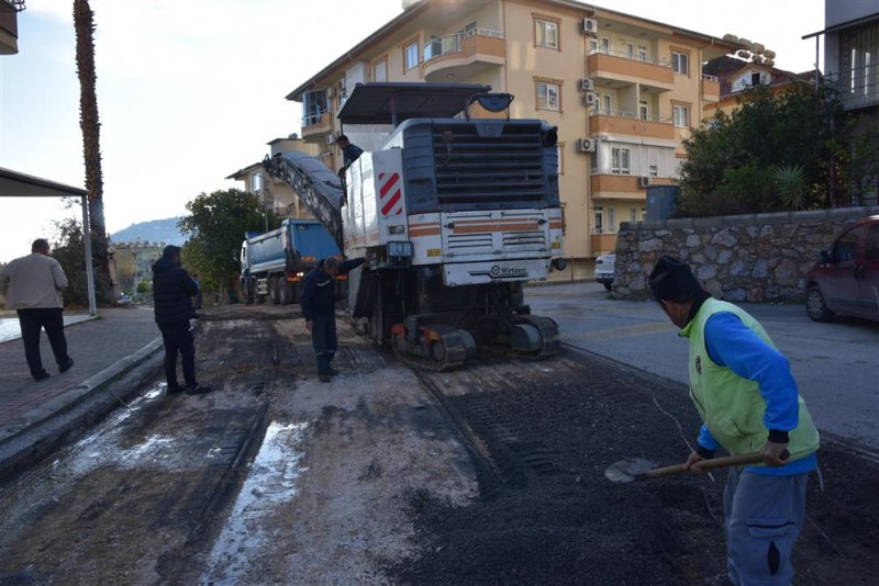 Başkan yücel, şehir merkezinde asfalt yenileme çalışmasının startını hacet mahallesi’nden verdi