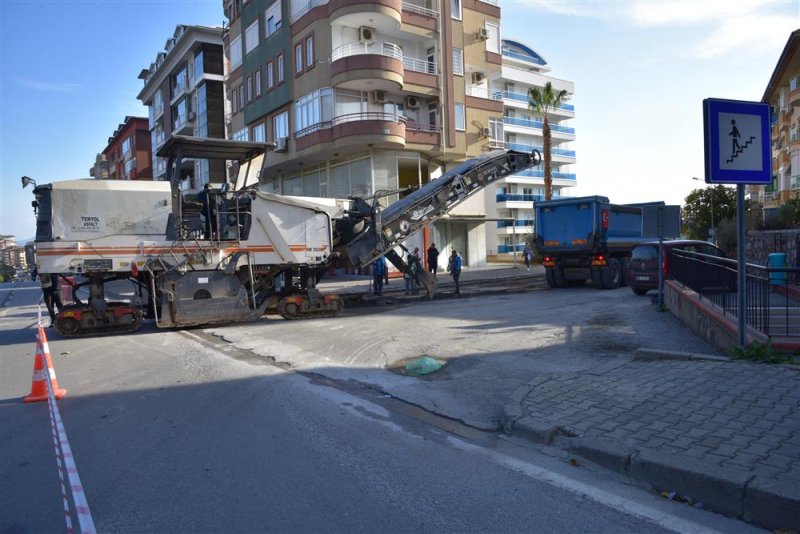 Başkan yücel, şehir merkezinde asfalt yenileme çalışmasının startını hacet mahallesi’nden verdi