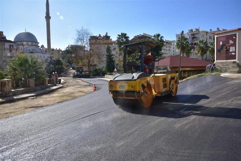 Hacet dere sokak yeni asfaltla buluştu