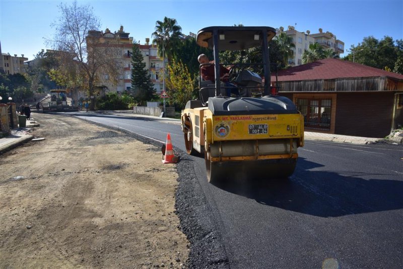 Hacet dere sokak yeni asfaltla buluştu