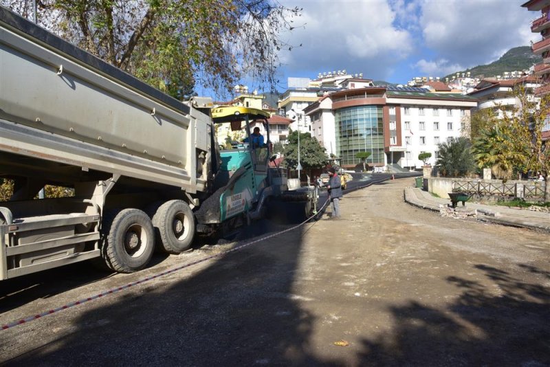 Hacet dere sokak yeni asfaltla buluştu