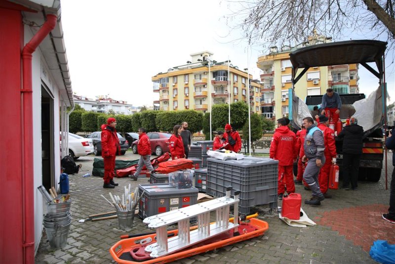 Alanya belediyesi’nde deprem seferberliği başkan yücel: “tüm gücümüzle yaraları saracağız”