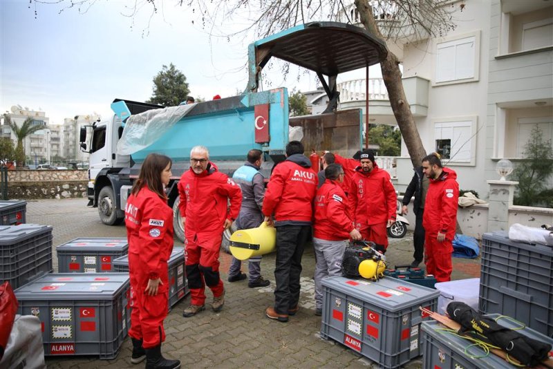 Alanya belediyesi’nde deprem seferberliği başkan yücel: “tüm gücümüzle yaraları saracağız”