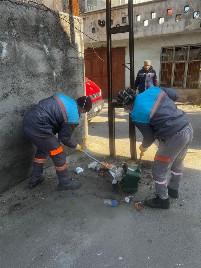 Alanya belediyesi temizlik ekibi deprem bölgesinde