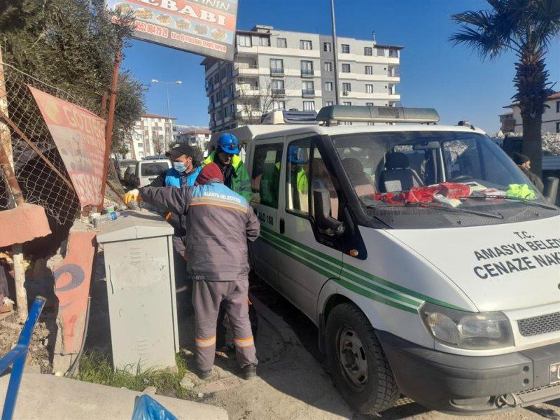 Alanya belediyesi temizlik ekibi deprem bölgesinde