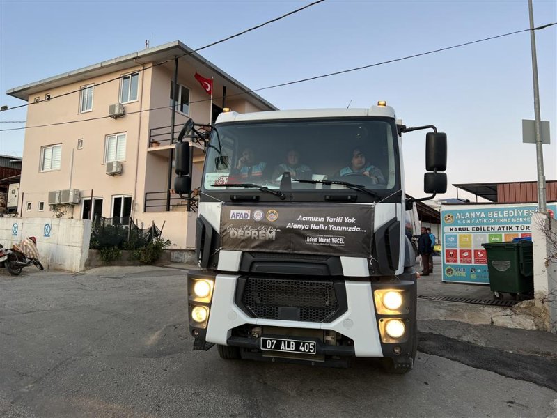 Alanya belediyesi temizlik ekibi deprem bölgesinde