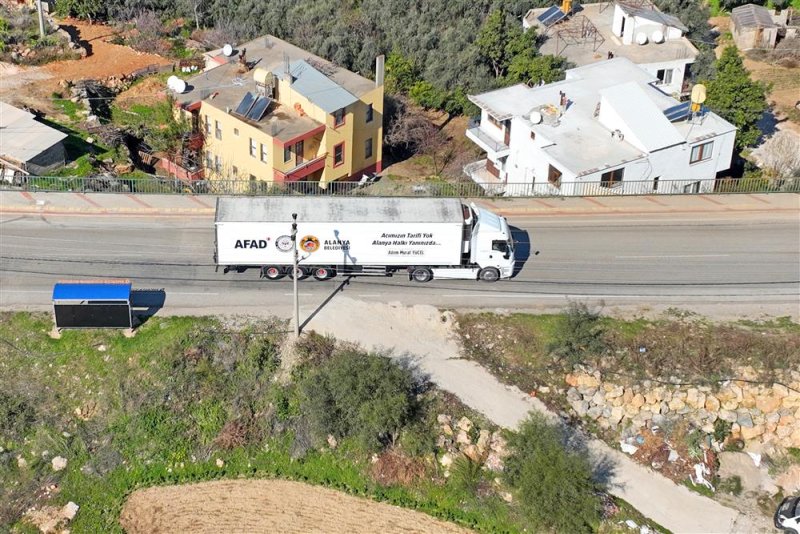 Alanya’ya gelen depremzedeler için yardım tırı oluşturuldu