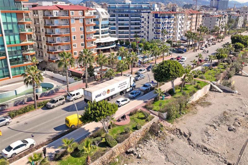 Alanya’ya gelen depremzedeler için yardım tırı oluşturuldu