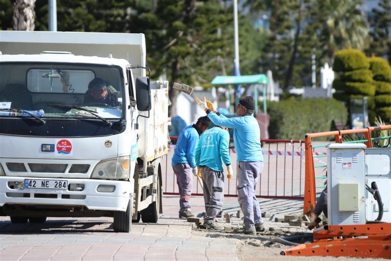 İskele caddesi alanya belediyesi ile yenileniyor