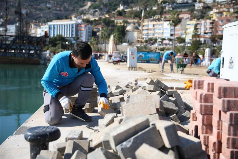 İskele caddesi alanya belediyesi ile yenileniyor