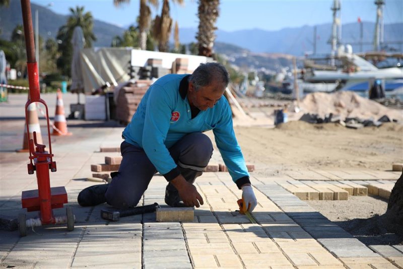 İskele caddesi alanya belediyesi ile yenileniyor