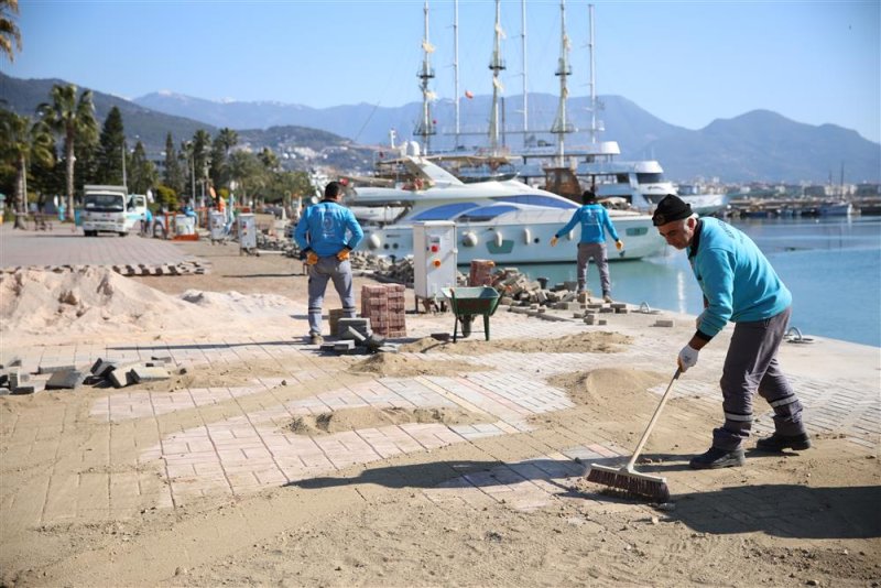 İskele caddesi alanya belediyesi ile yenileniyor