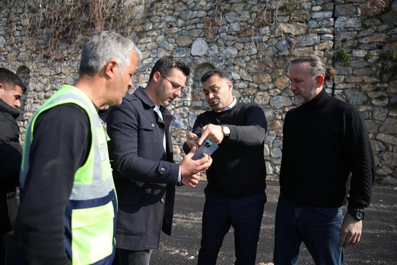 Kuzey alanya’yı merkeze ve yaylalara bağlayan bektaş yolunda asfalt yenileme çalışmaları hızla devam ediyor