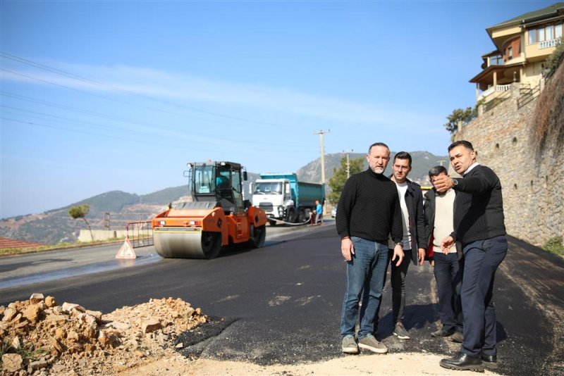 Kuzey alanya’yı merkeze ve yaylalara bağlayan bektaş yolunda asfalt yenileme çalışmaları hızla devam ediyor