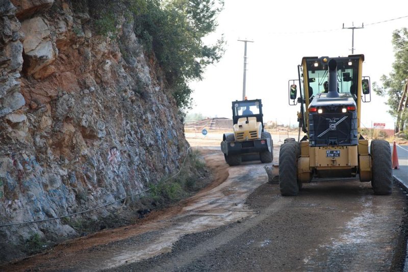 Kuzey alanya’yı merkeze ve yaylalara bağlayan bektaş yolunda asfalt yenileme çalışmaları hızla devam ediyor