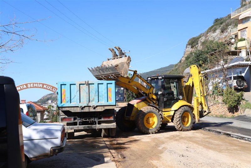 Merkez mahallelerde başlatılan asfalt yenileme çalışmaları bektaş mahallesi’nde devam ediyor