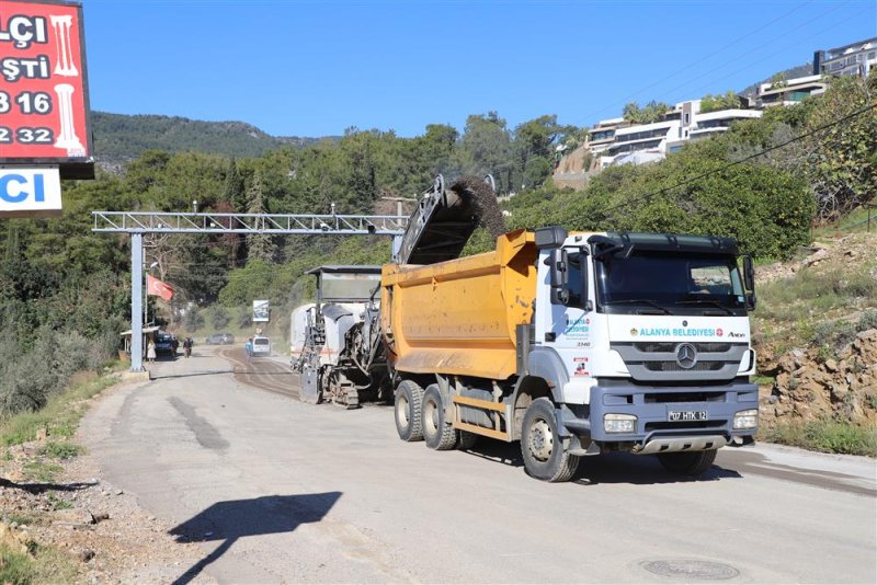 Merkez mahallelerde başlatılan asfalt yenileme çalışmaları bektaş mahallesi’nde devam ediyor