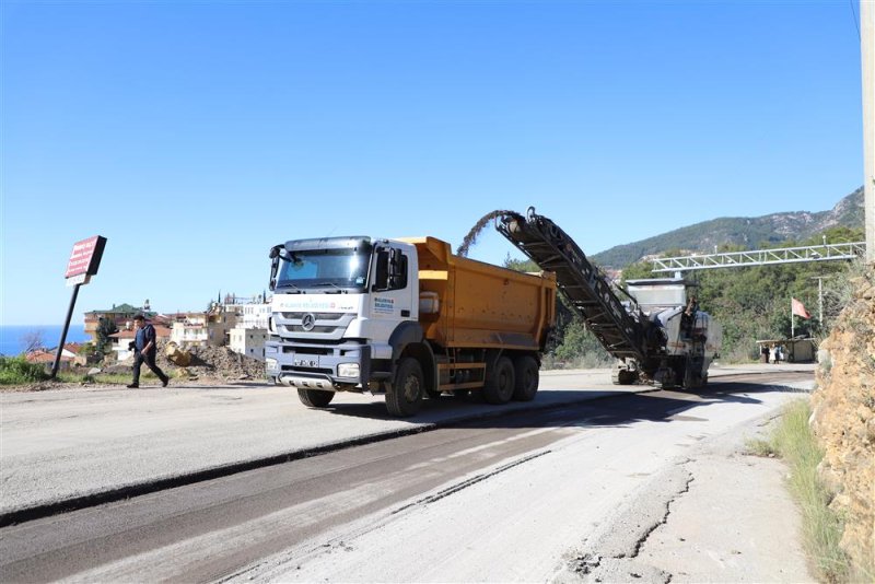 Merkez mahallelerde başlatılan asfalt yenileme çalışmaları bektaş mahallesi’nde devam ediyor