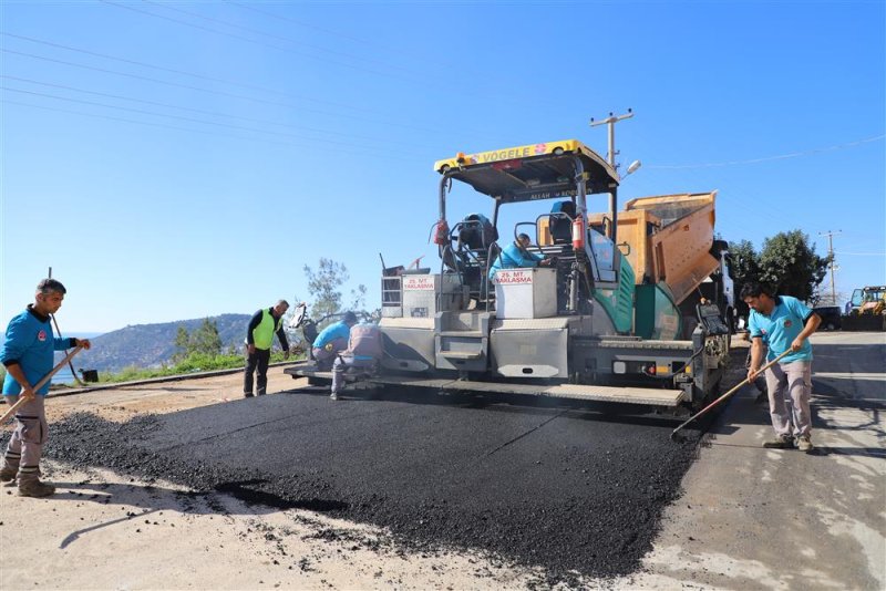 Merkez mahallelerde başlatılan asfalt yenileme çalışmaları bektaş mahallesi’nde devam ediyor