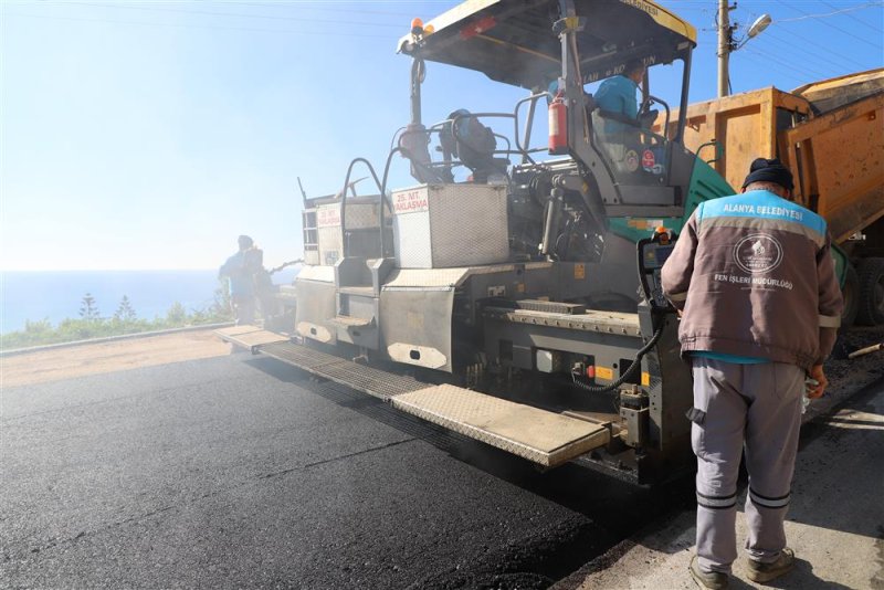 Merkez mahallelerde başlatılan asfalt yenileme çalışmaları bektaş mahallesi’nde devam ediyor