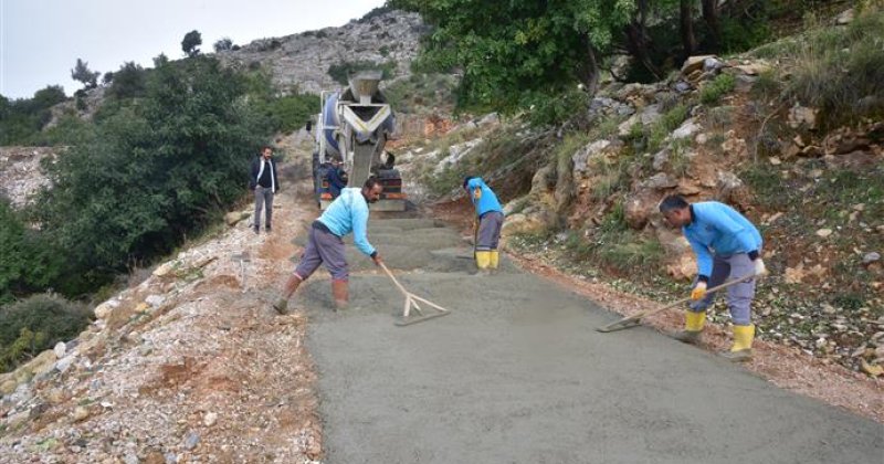 Yaşlı ve engelli çiftin yol sorununu başkan yücel çözdü