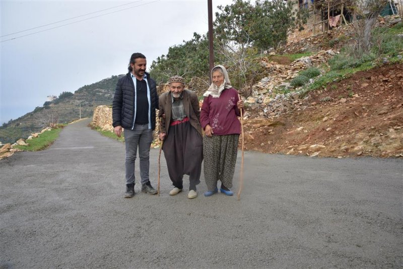 Yaşlı ve engelli çiftin yol sorununu başkan yücel çözdü