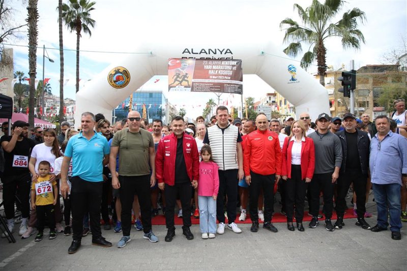 23. alanya atatürk halk koşusu ve yarı maratonu tamamlandı