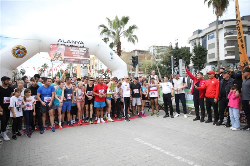 23. alanya atatürk halk koşusu ve yarı maratonu tamamlandı