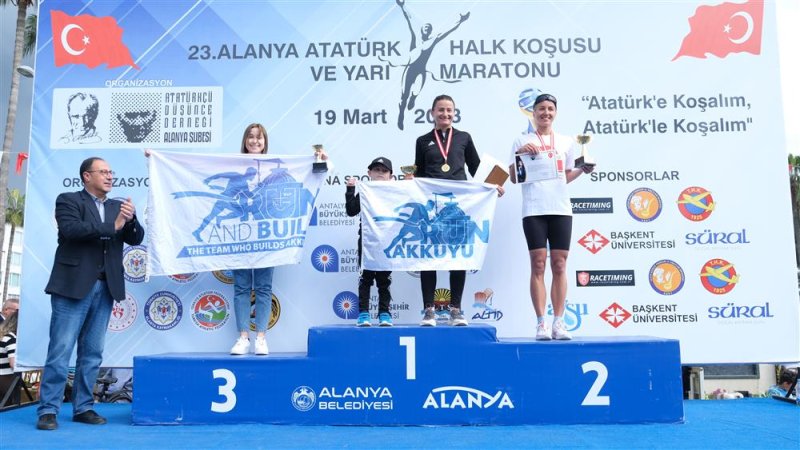 23. alanya atatürk halk koşusu ve yarı maratonu tamamlandı