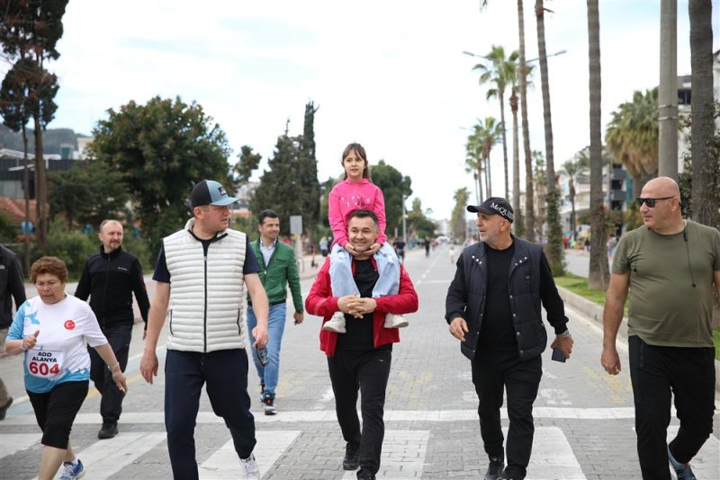 23. alanya atatürk halk koşusu ve yarı maratonu tamamlandı