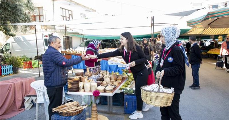 Alanya belediyesi berat kandilinde lokum dağıttı