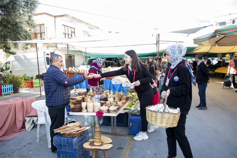 Alanya belediyesi berat kandilinde lokum dağıttı