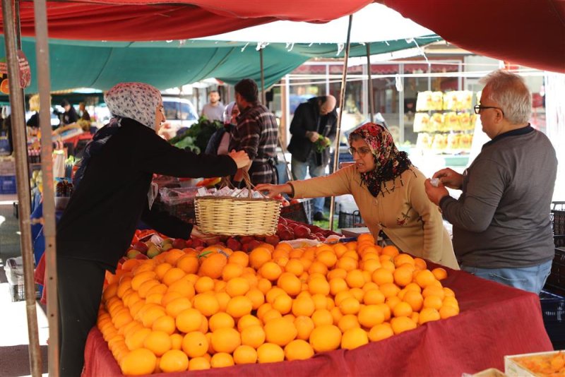 Alanya belediyesi berat kandilinde lokum dağıttı