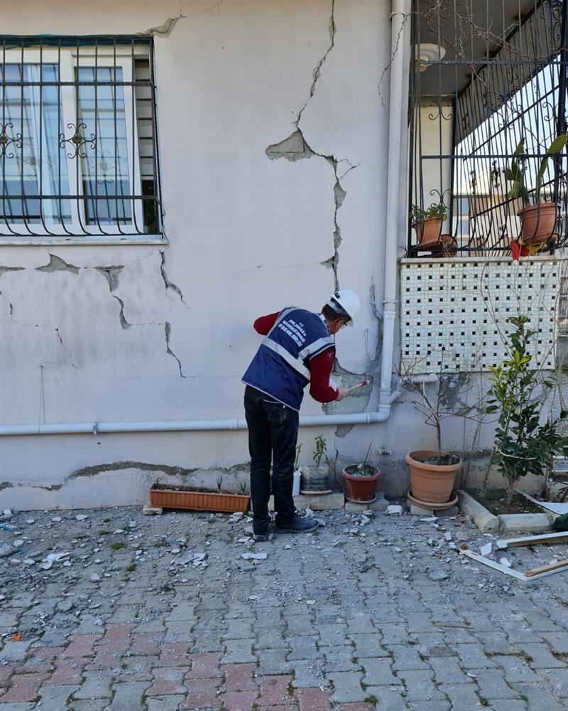 Alanya belediyesi ekipleri deprem bölgesindeki çalışmalarına devam ediyor