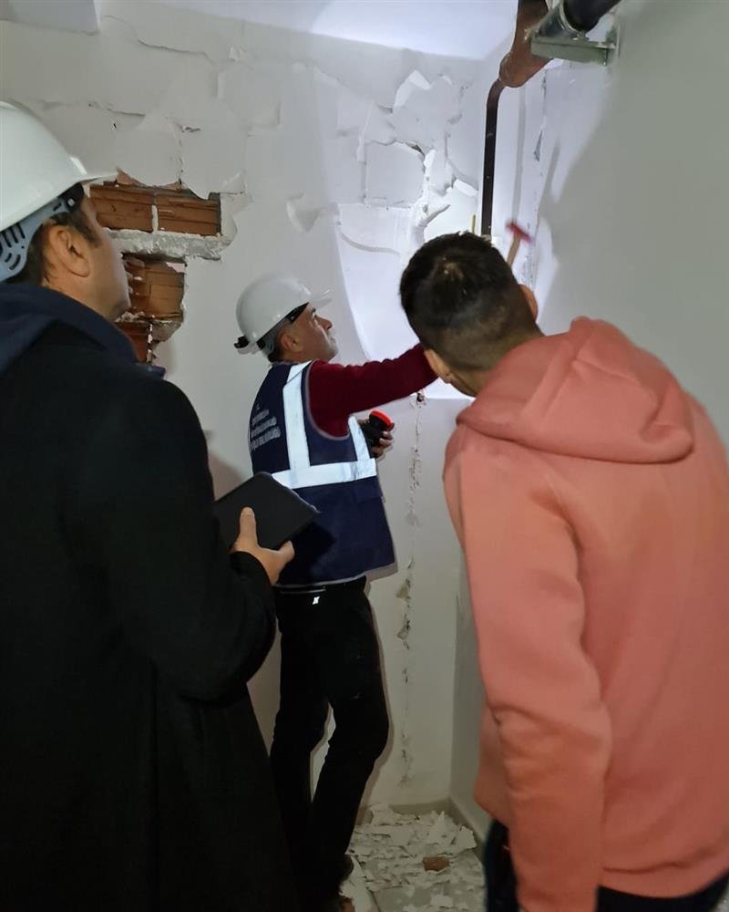 Alanya belediyesi ekipleri deprem bölgesindeki çalışmalarına devam ediyor