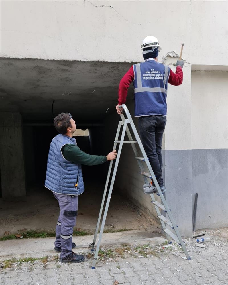 Alanya belediyesi ekipleri deprem bölgesindeki çalışmalarına devam ediyor