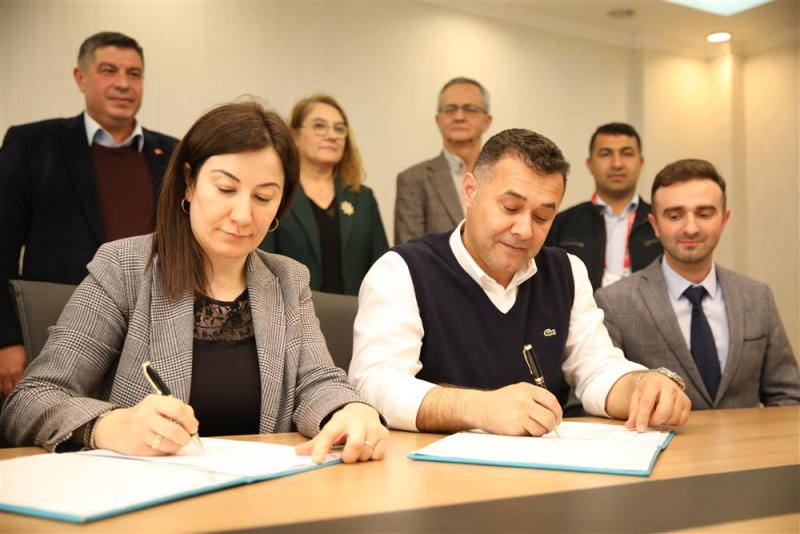Alanya belediyesi güneş enerjisi santralleri gücünü yükseltiyor ges öztüketim 2 tesisi için imzalar atıldı