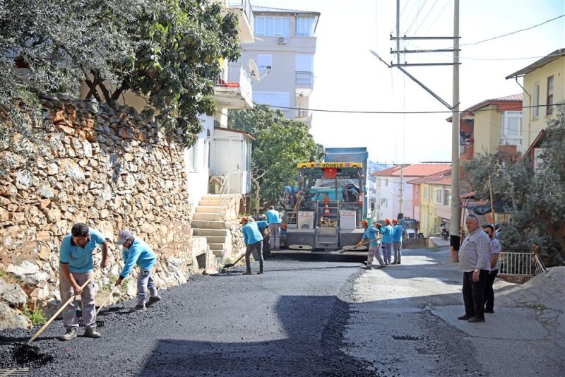 Alanya yenileniyor  asfalt yenileme çalışmaları sugözü mahallesi kütürüp caddesi’nde devam ediyor