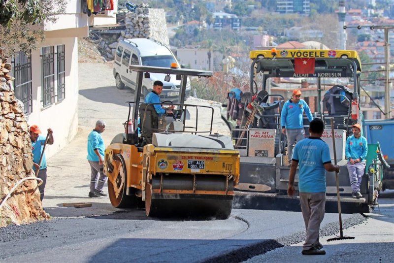 Alanya yenileniyor  asfalt yenileme çalışmaları sugözü mahallesi kütürüp caddesi’nde devam ediyor