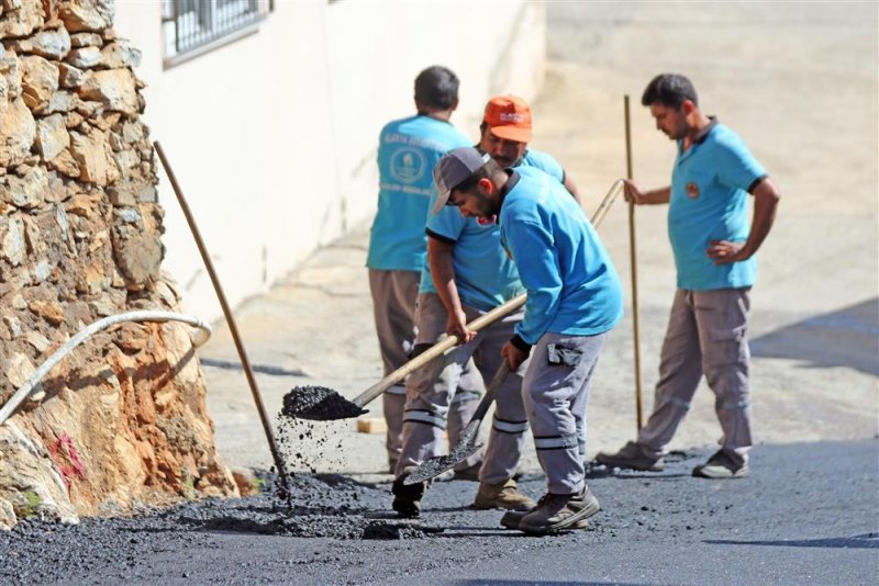 Alanya yenileniyor  asfalt yenileme çalışmaları sugözü mahallesi kütürüp caddesi’nde devam ediyor