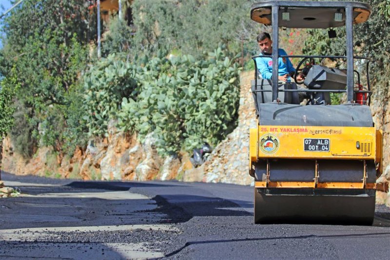 Alanya yenileniyor  asfalt yenileme çalışmaları sugözü mahallesi kütürüp caddesi’nde devam ediyor