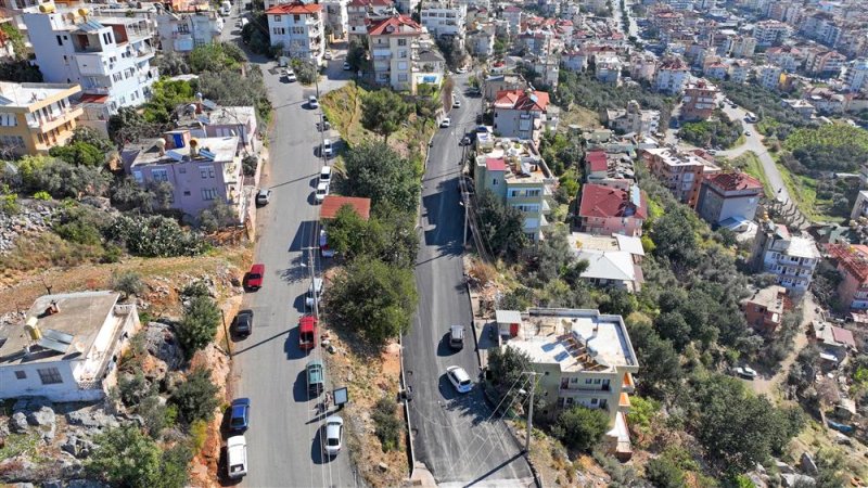 Alanya yenileniyor  asfalt yenileme çalışmaları sugözü mahallesi kütürüp caddesi’nde devam ediyor