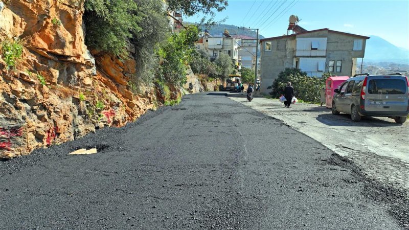 Alanya yenileniyor  asfalt yenileme çalışmaları sugözü mahallesi kütürüp caddesi’nde devam ediyor