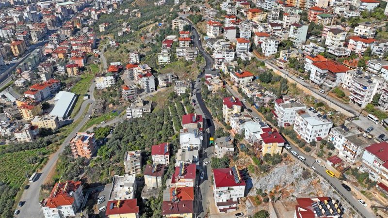 Alanya yenileniyor  asfalt yenileme çalışmaları sugözü mahallesi kütürüp caddesi’nde devam ediyor