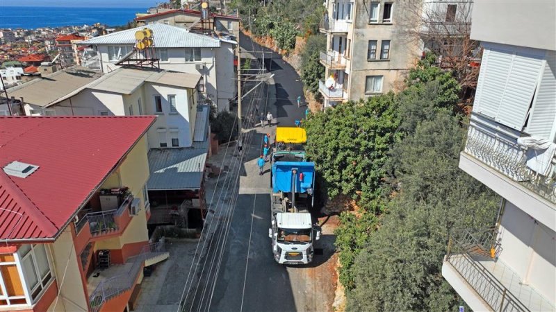 Alanya yenileniyor  asfalt yenileme çalışmaları sugözü mahallesi kütürüp caddesi’nde devam ediyor