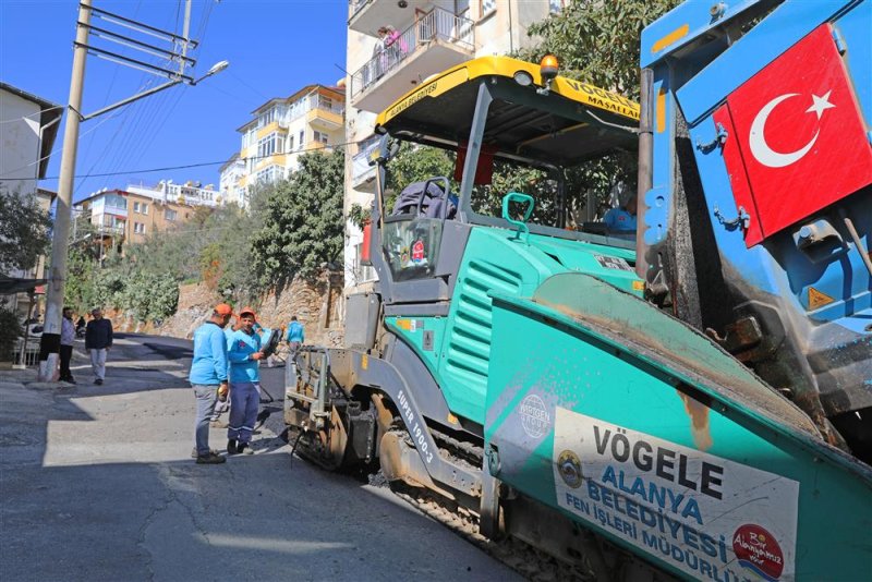 Alanya yenileniyor  asfalt yenileme çalışmaları sugözü mahallesi kütürüp caddesi’nde devam ediyor