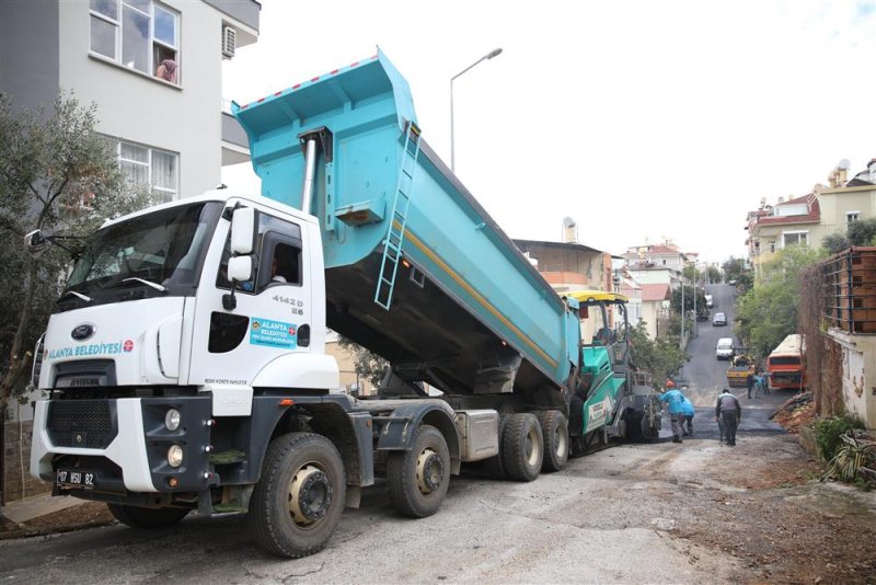 Başkan yardımcısı fevzi alaettinoğlu asfalt çalışmalarını yerinde inceledi