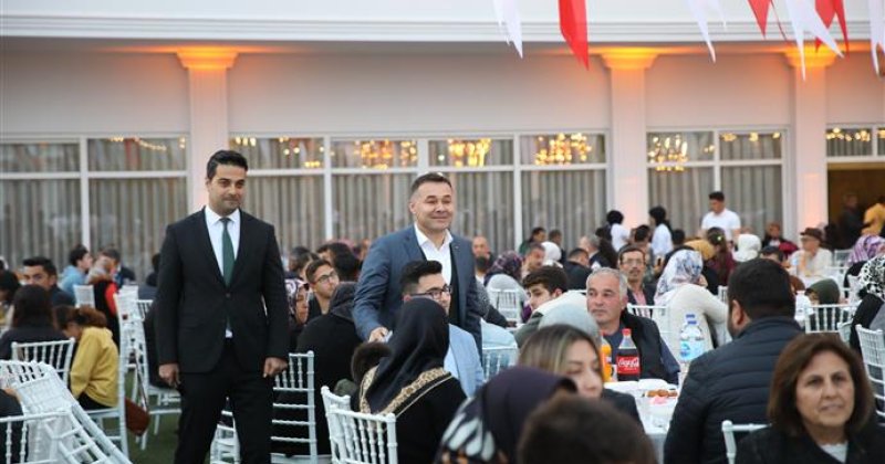 Başkan yücel alanya belediye personeli ile iftarda buluştu